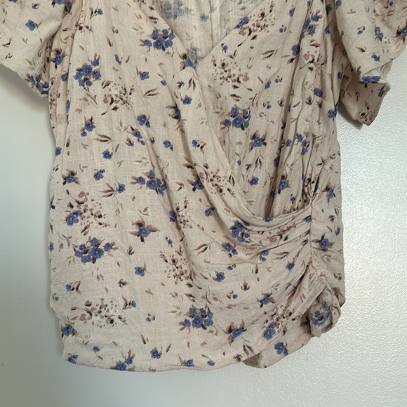 ASTR Flutter Sleeve Faux Wrap Top, Medium NWOT - Picture 6 of 8